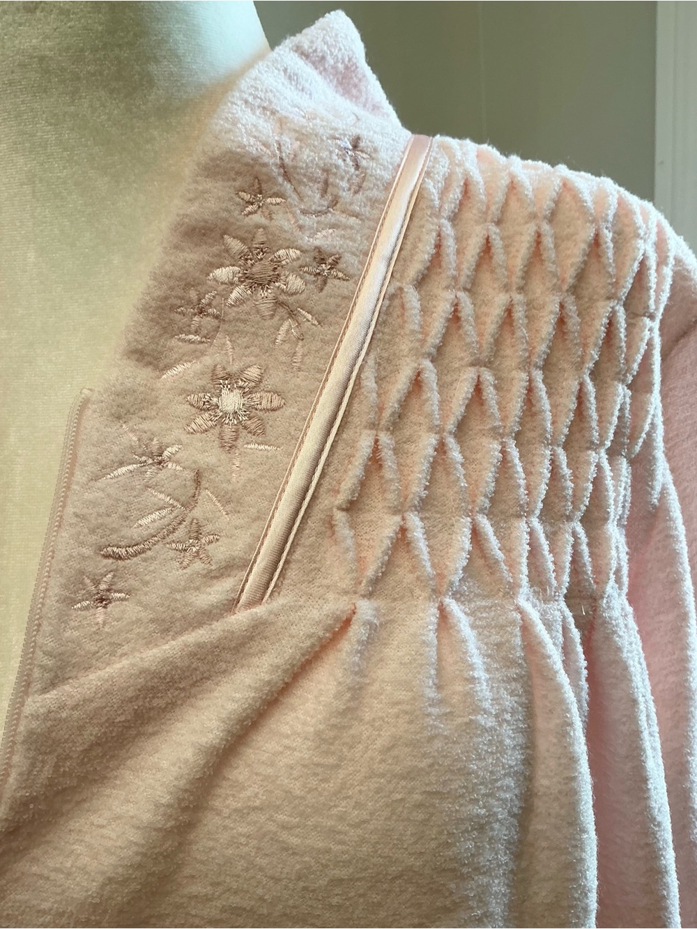 Miss Elaine Women's Pink Long Terry Robe with Embroidered Yoke Size Large - Picture 4 of 8